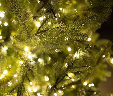 Искусственные световые ёлки в Москве